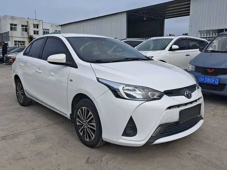 Toyota YARiS L to enjoy