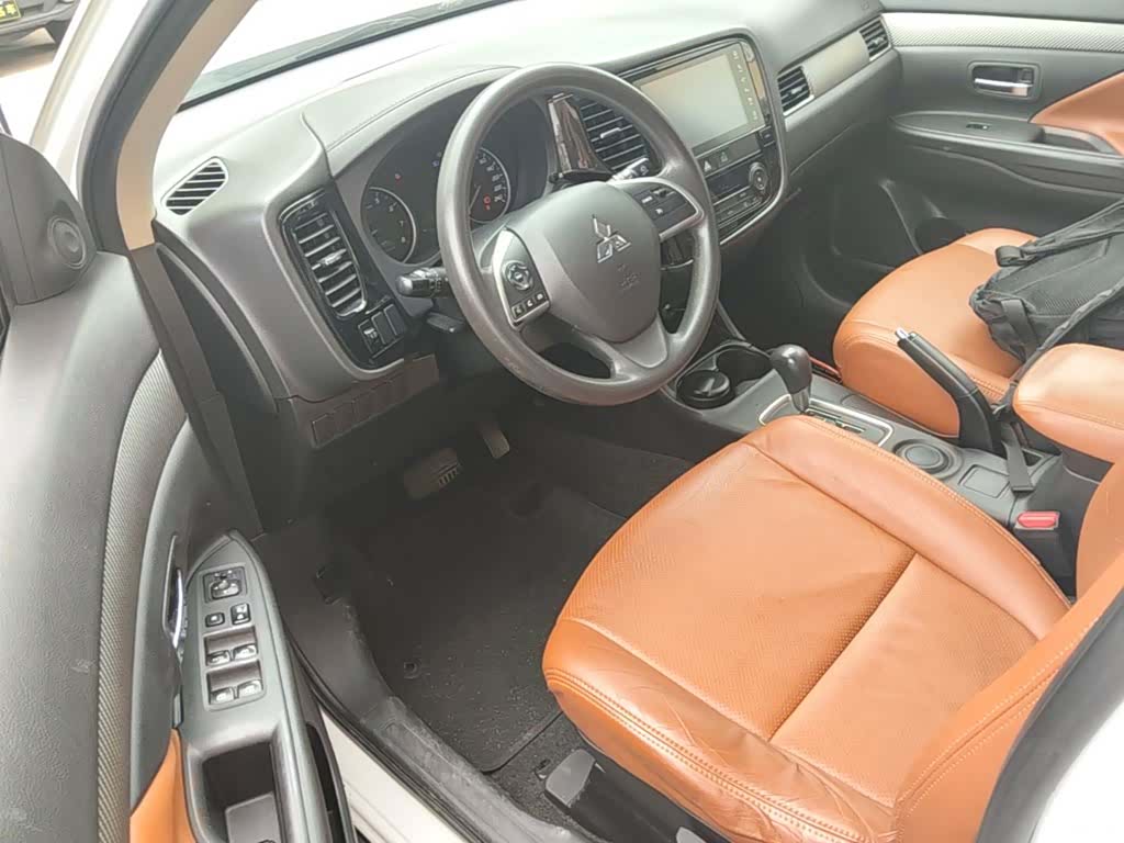 Mitsubishi Outlander, 2016 16