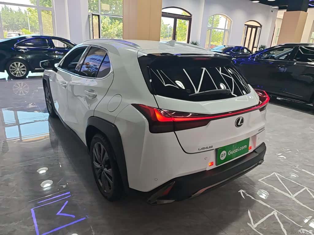 Lexus UX, 2021 все фото