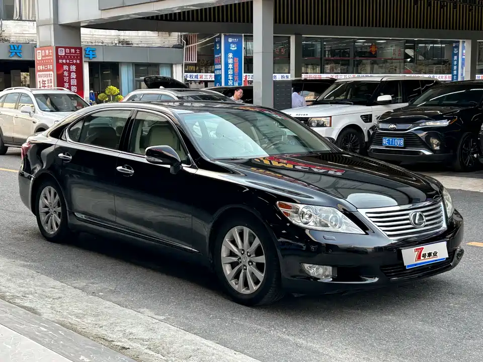 Lexus LS