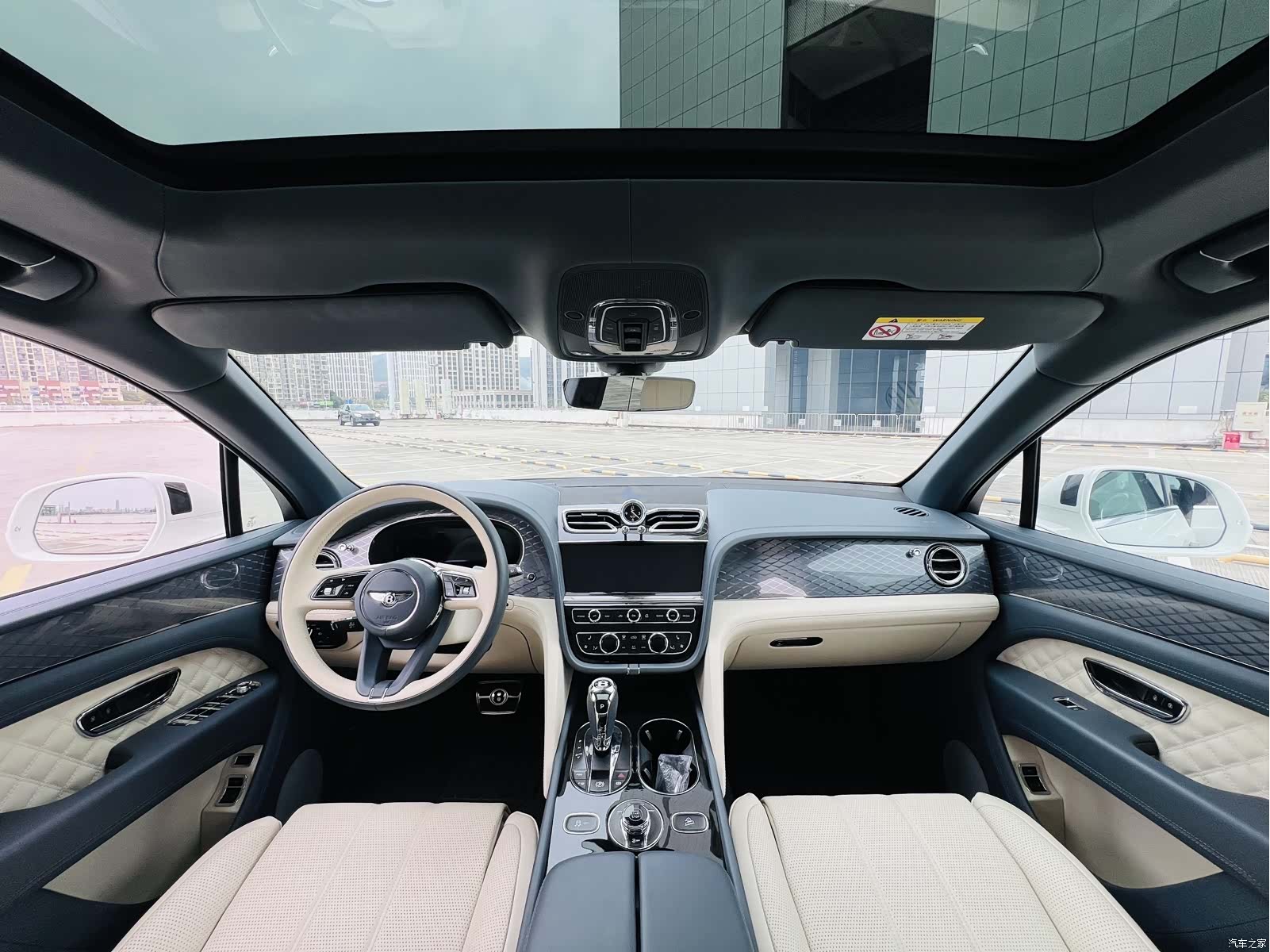 Bentley Bentayga, 2022 9