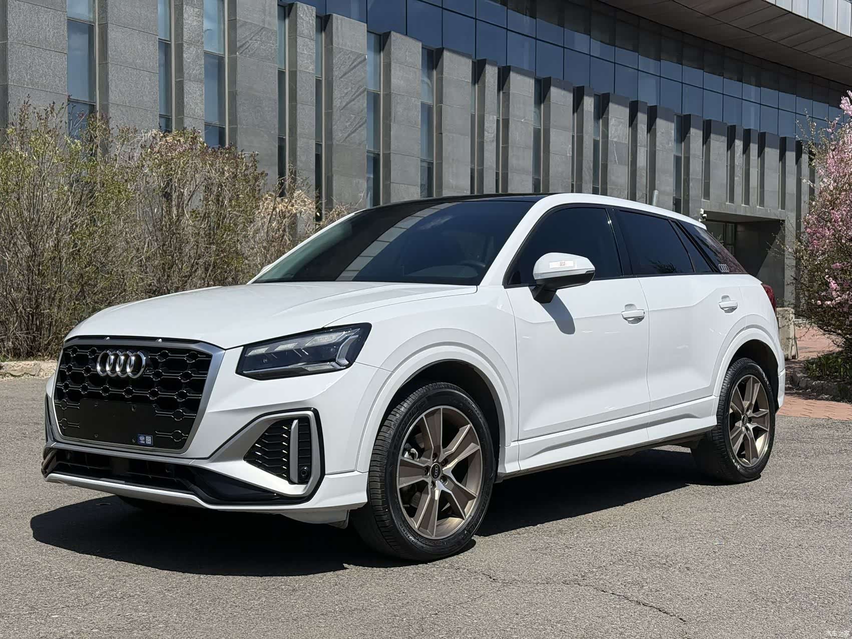 Audi Q2L, 2022 1