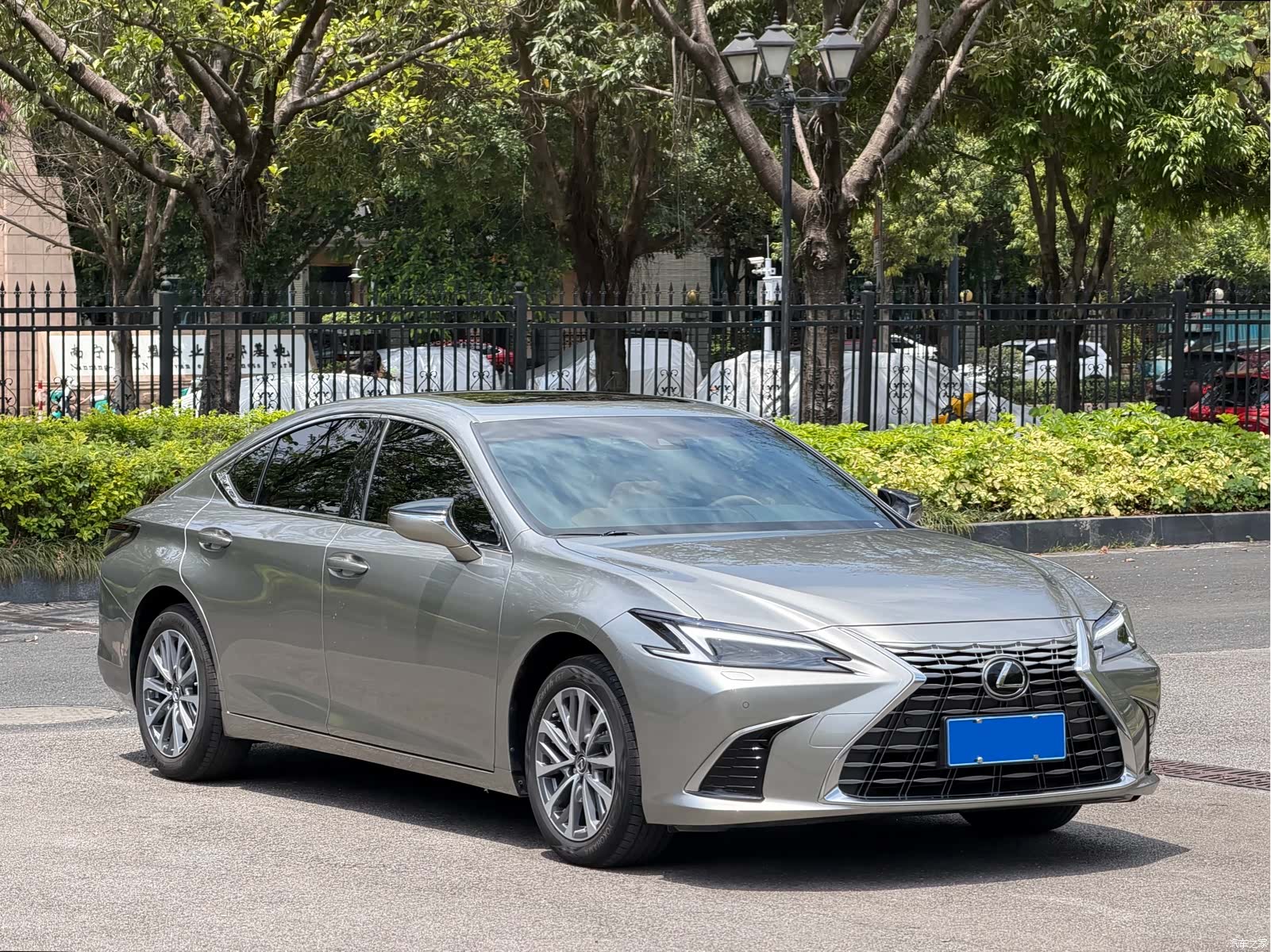 Lexus ES, 2025 16