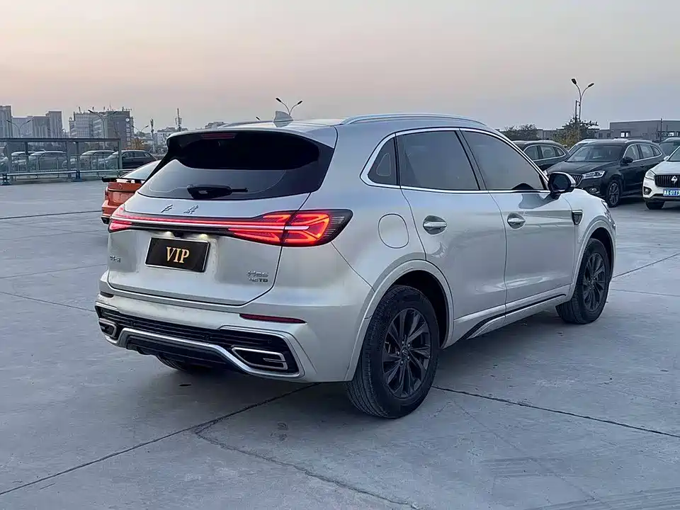 Hongqi HS5