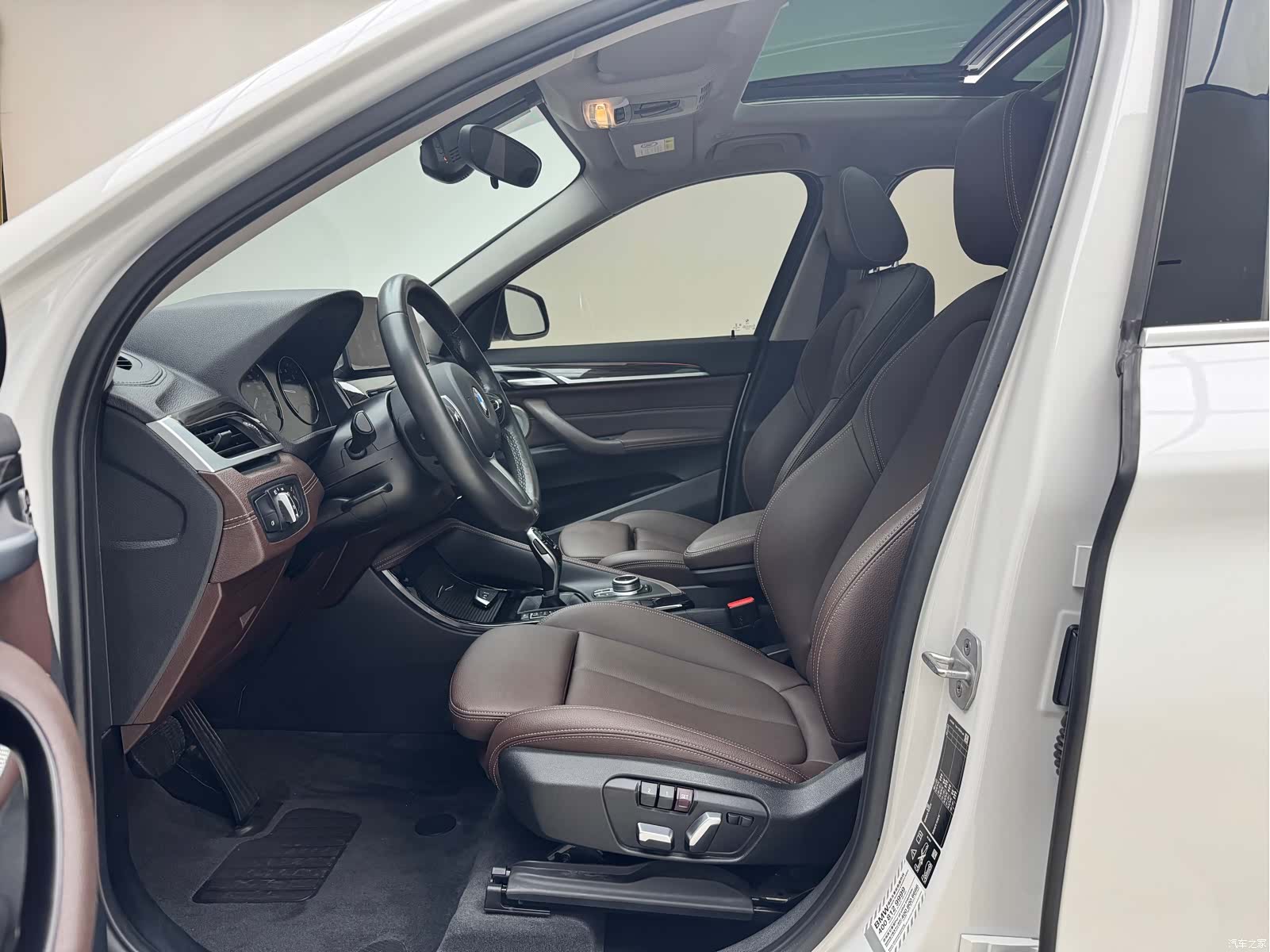 BMW X1, 2021 все фото