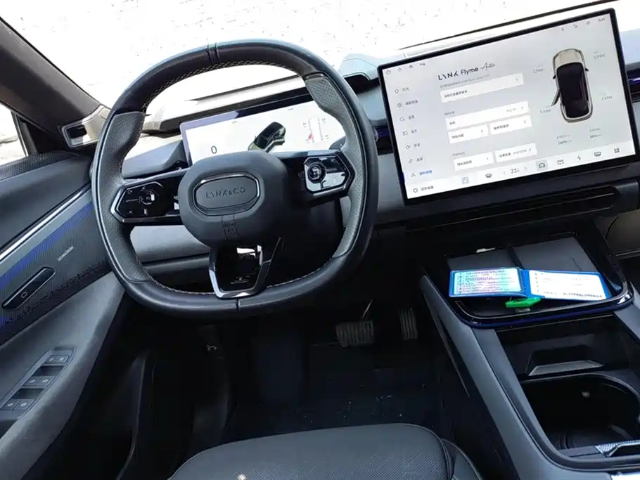 Lynk & Co 08 EM-P