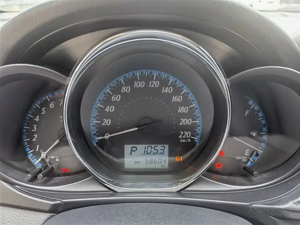 Toyota YARiS L to enjoy