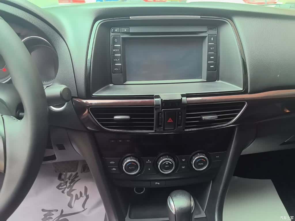 Mazda Atenza, 2015 13