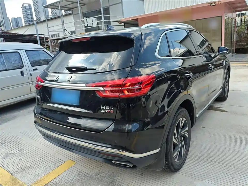 Hongqi HS5