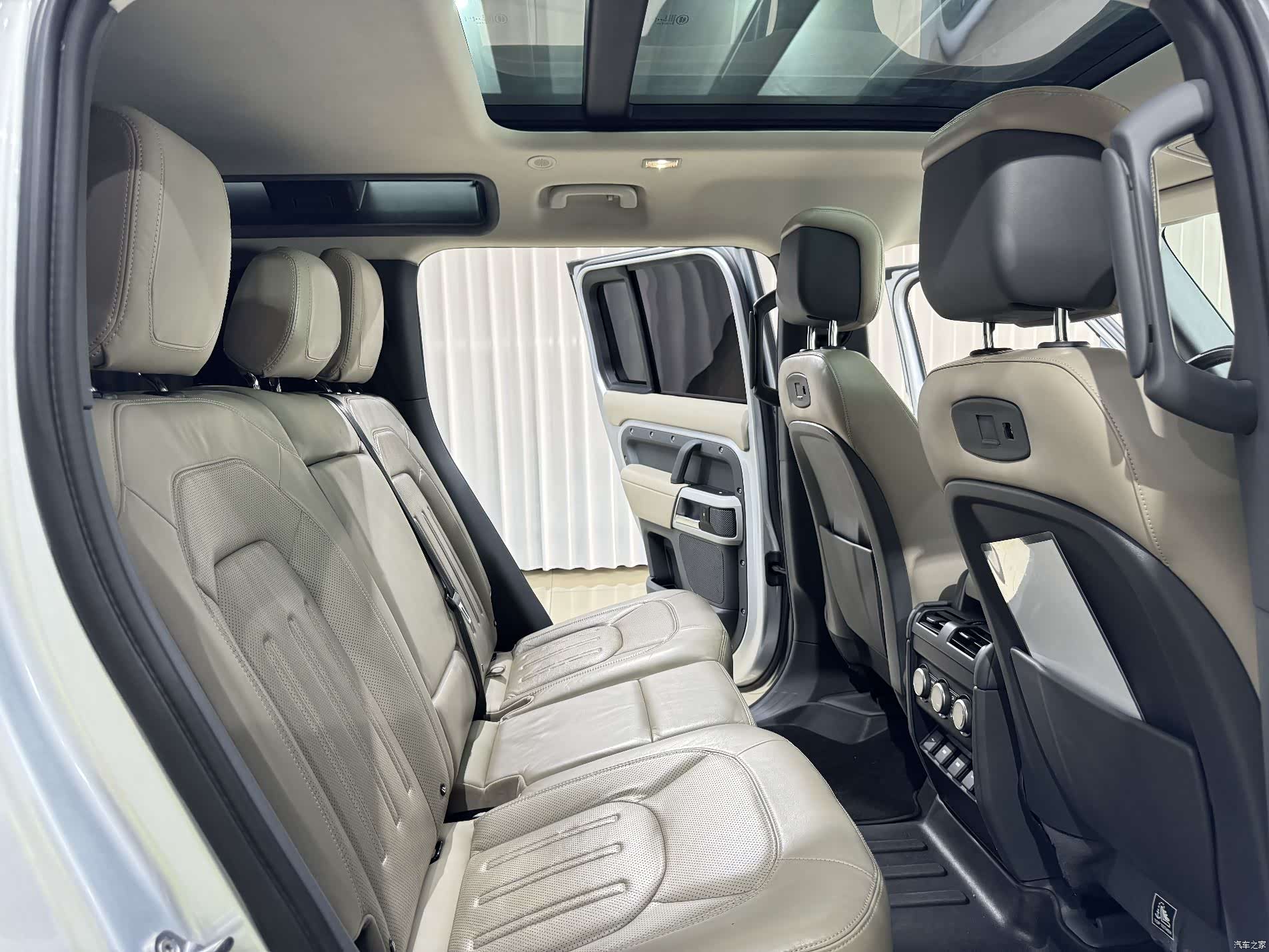 Land Rover Defender, 2021 8