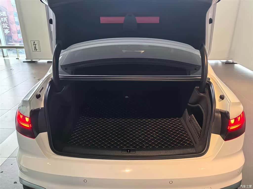 Audi A4L, 2022 18