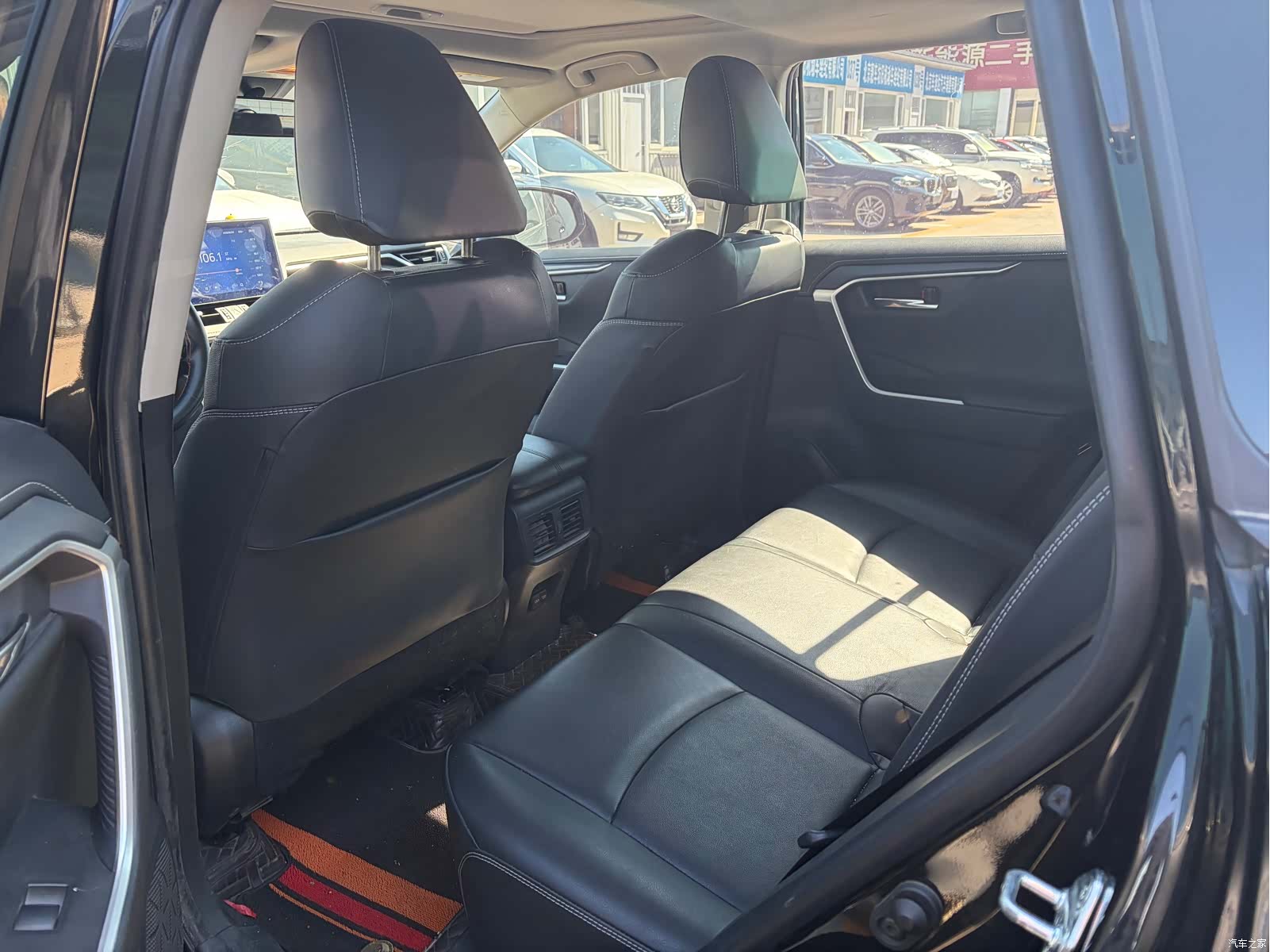 Toyota RAV4, 2021 все фото