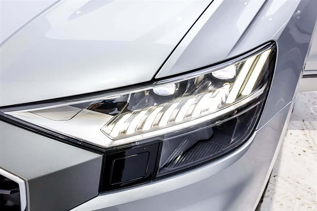 Audi Q8, 2020 32
