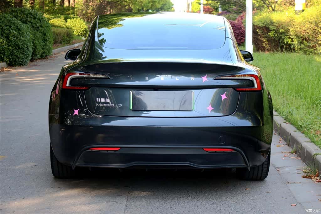 Tesla Model 3, 2025 6