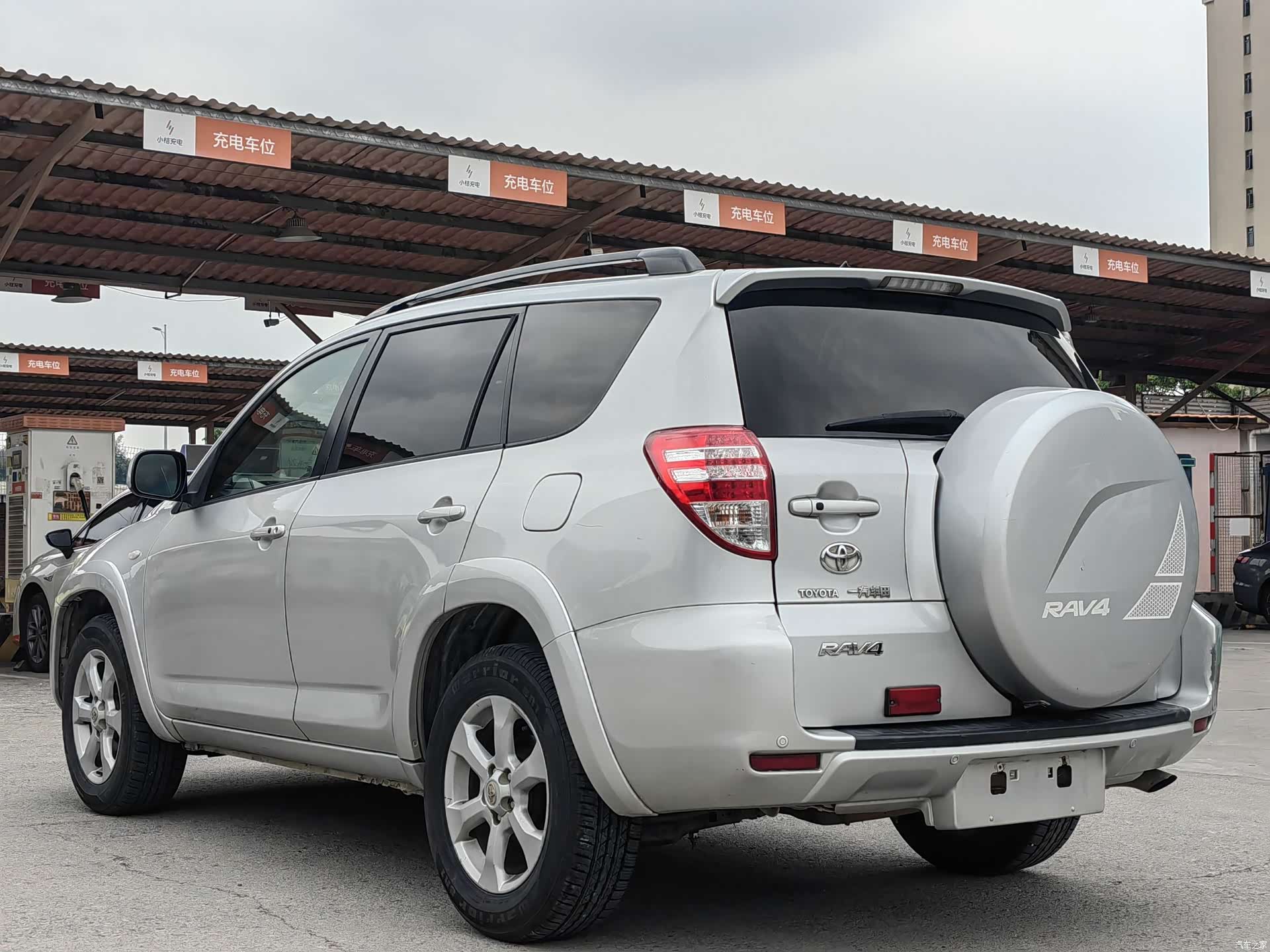 Toyota RAV4, 2010 4