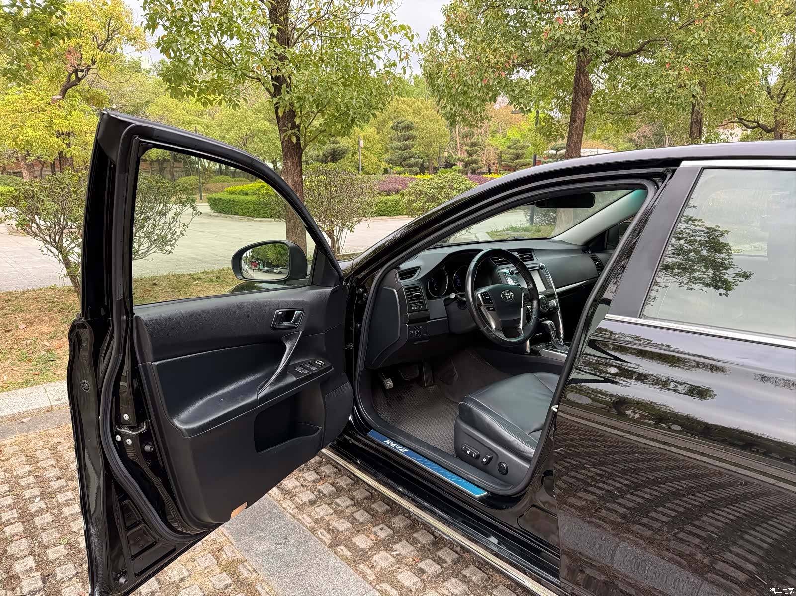 Toyota 2.5V, 2013 18