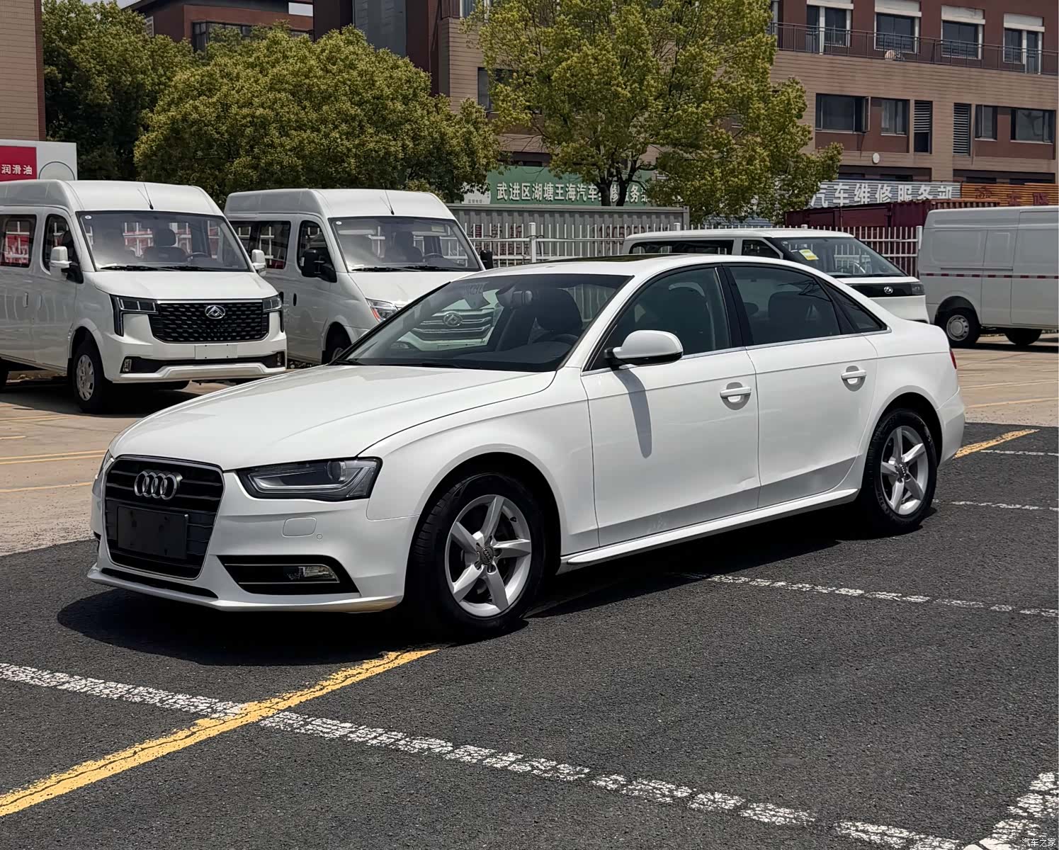 Audi A4L, 2013 1