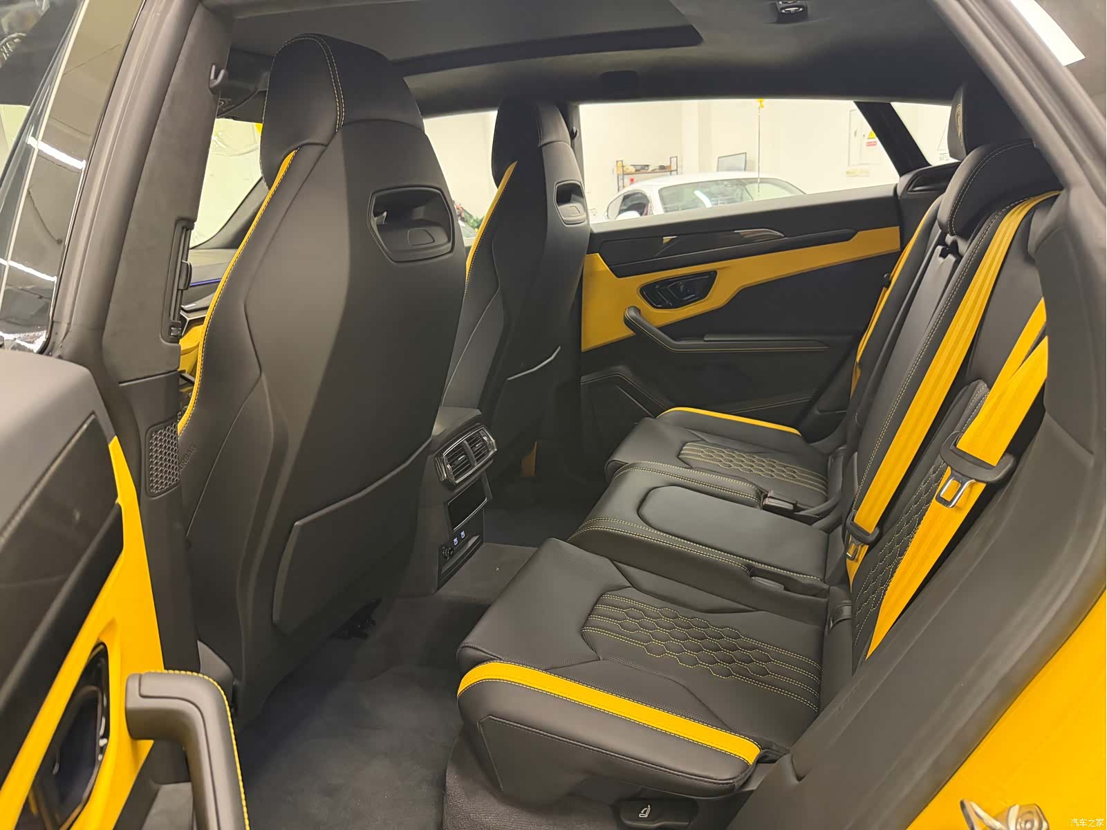 Lamborghini Urus, 2026 4