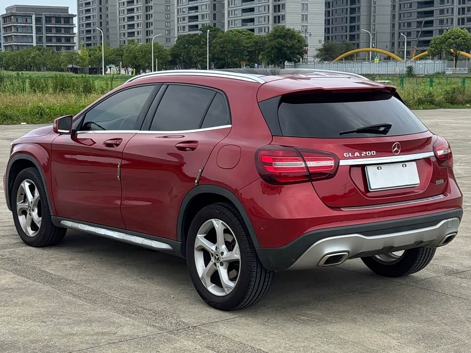 Mercedes-Benz GLA Mercedes-Benz GLA