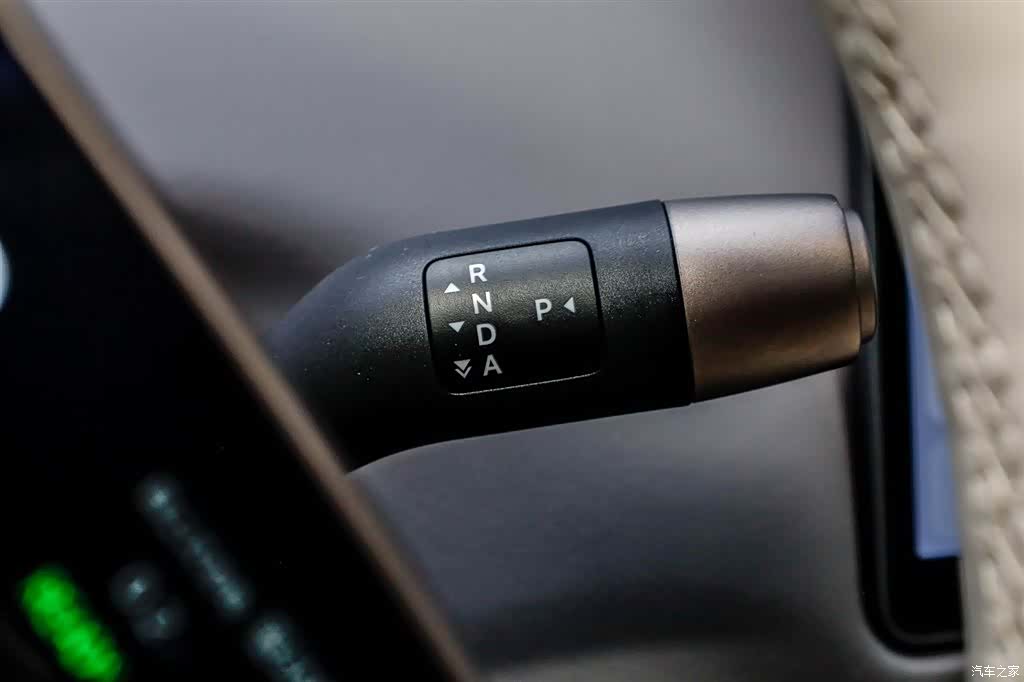 Li Auto i8, 2025 15