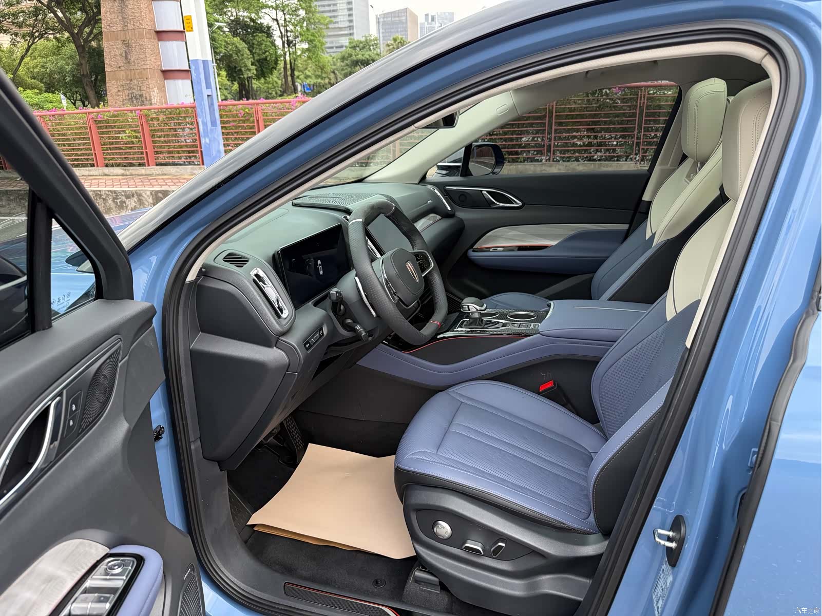 Hongqi HS3, 2023 4
