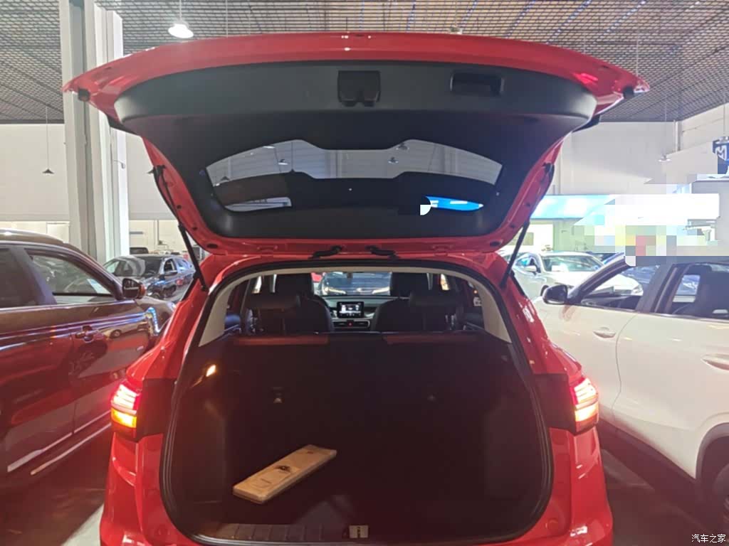 Geely Coolray, 2021 19