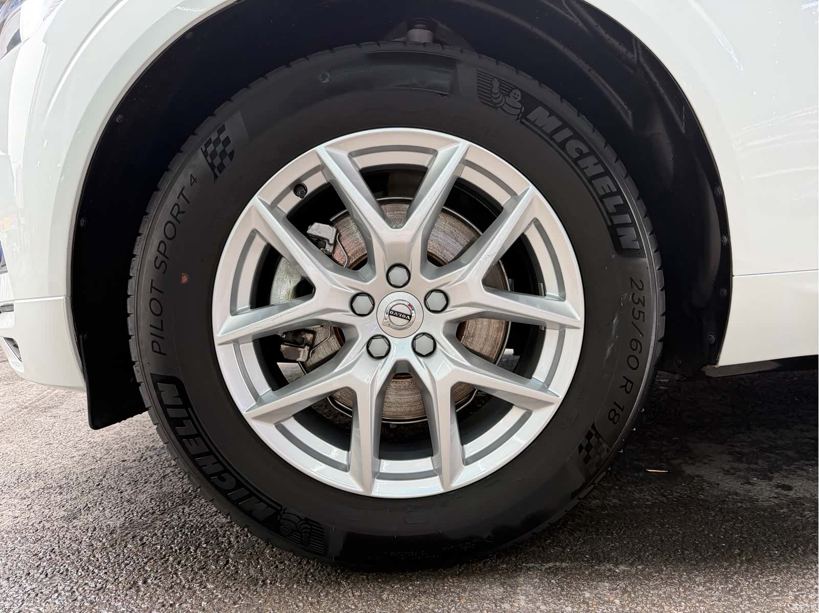 Volvo XC60, 2019 все фото