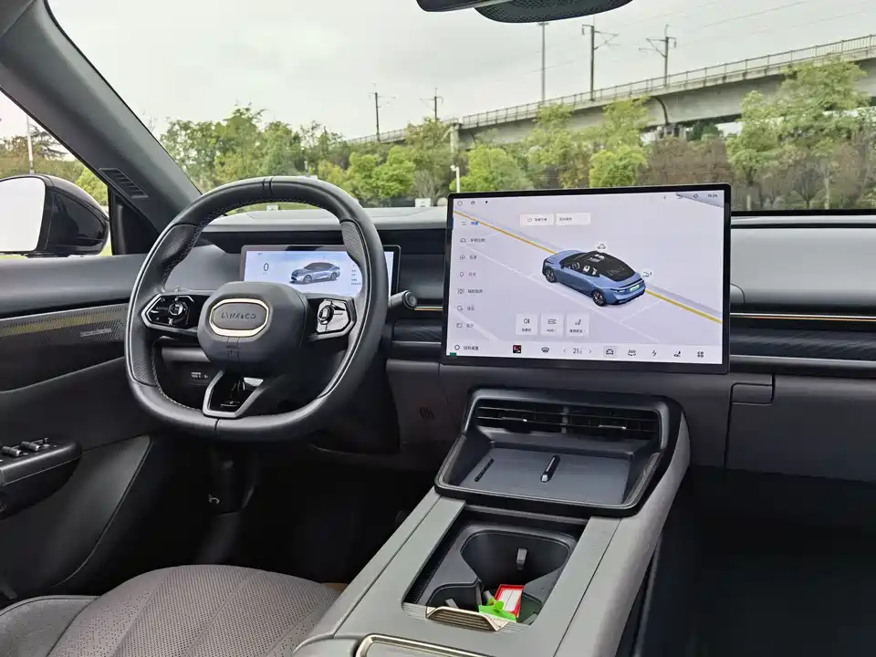 Lynk & Co 07 EM-P