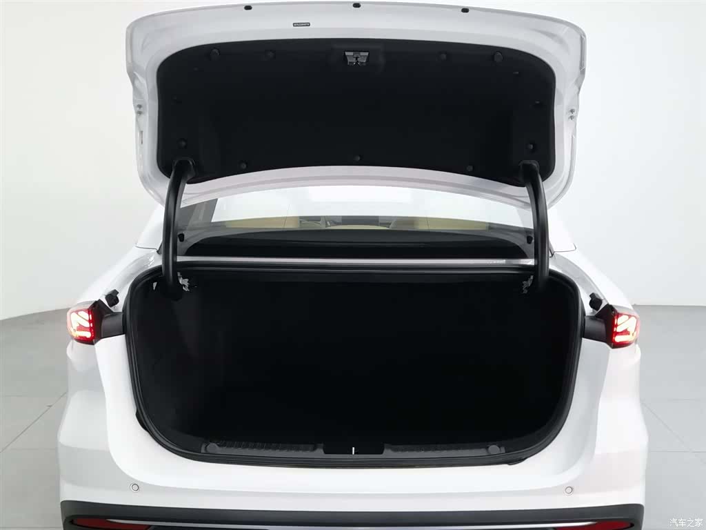 Geely Galaxy L6, 2025 16