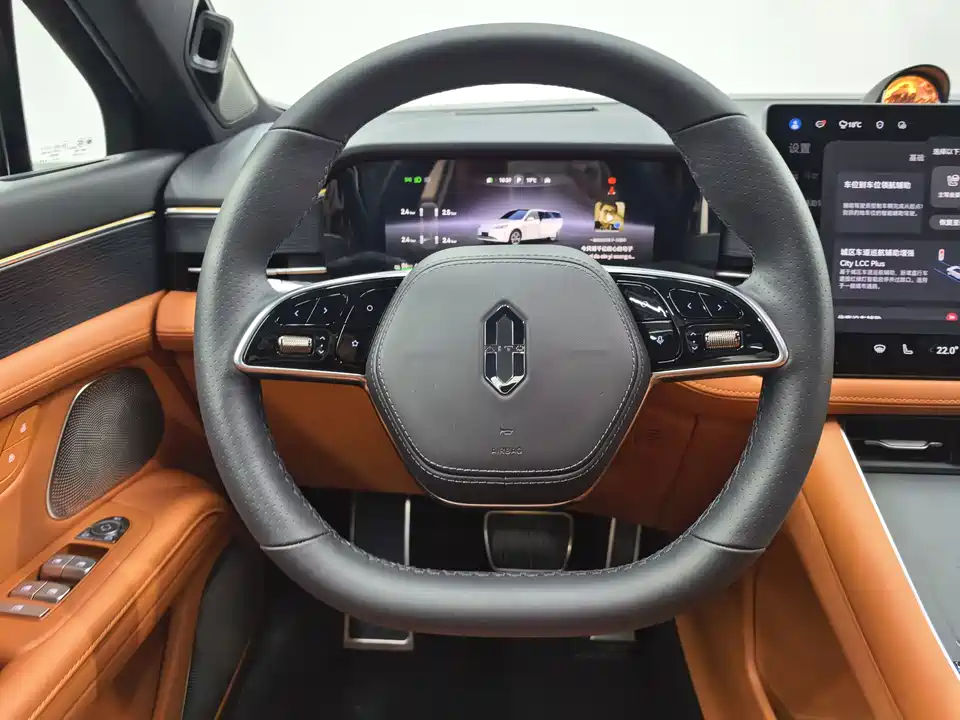 AITO Ask the world M5