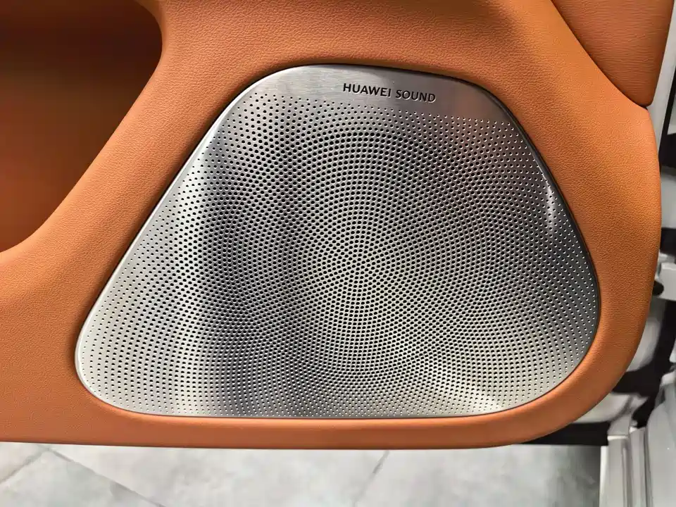 AITO Ask the world M5