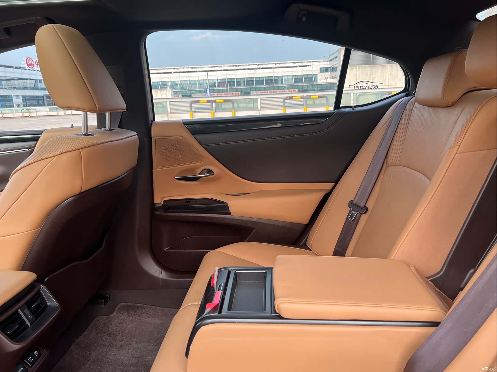 Lexus ES, 2019 21