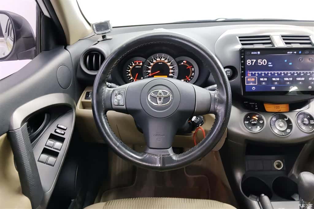 Toyota RAV4, 2011 15