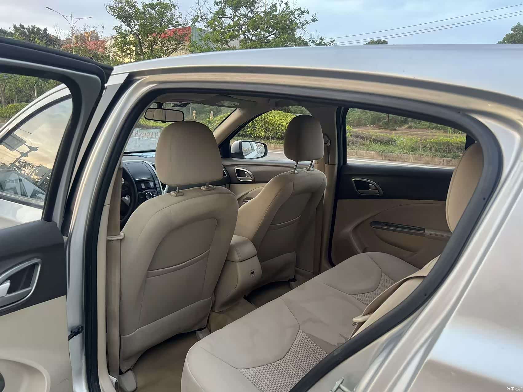 Wuling 610, 2015 10