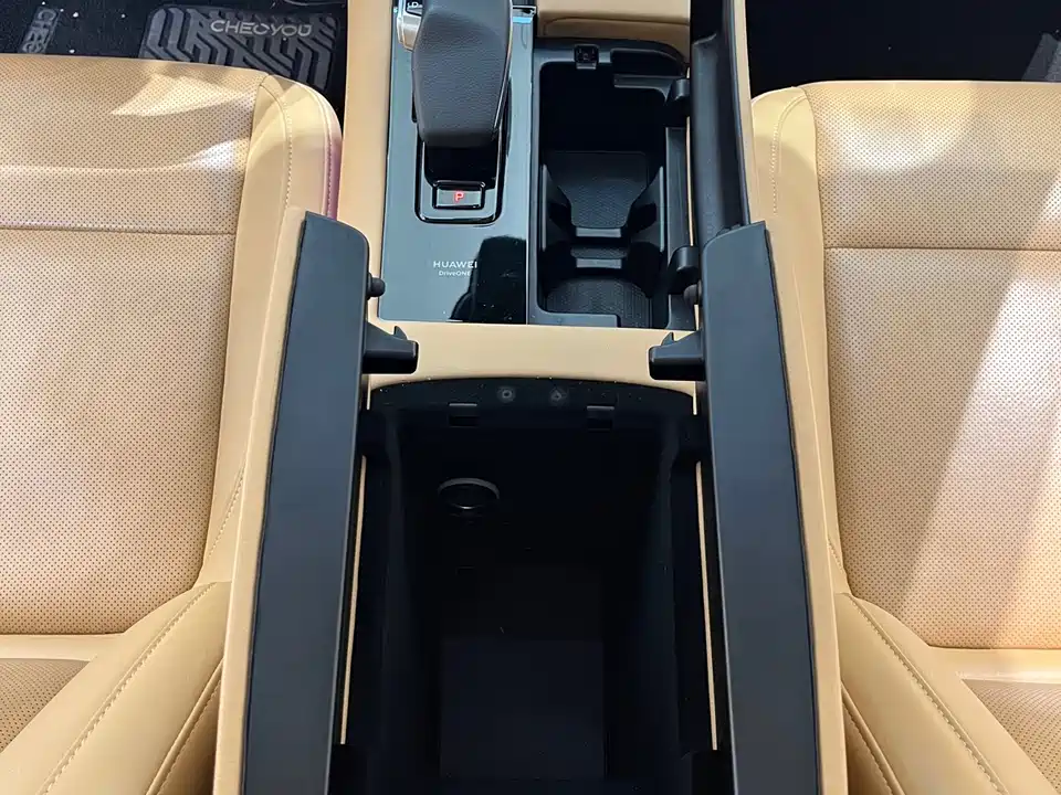 AITO Ask the world M5