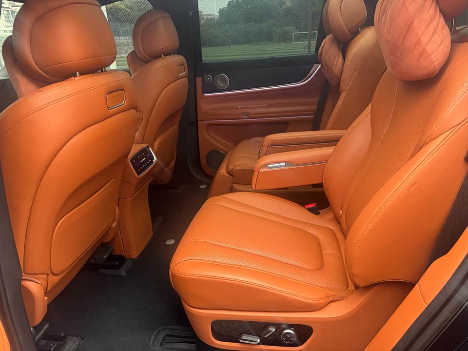 AITO Ask the world M9