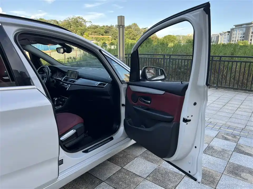 BMW 2 series station wagon