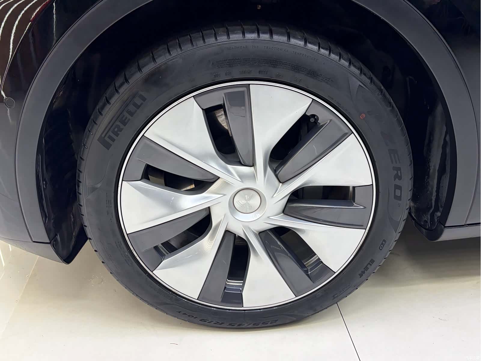 Tesla Model Y, 2023 17