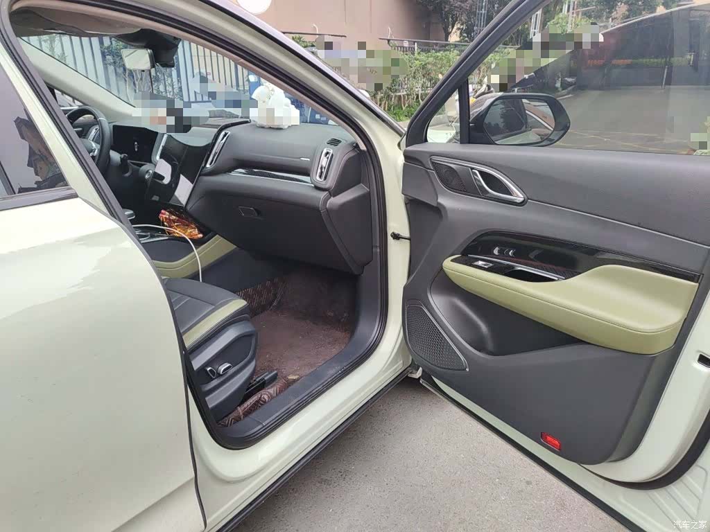 Hongqi HS3, 2023 20
