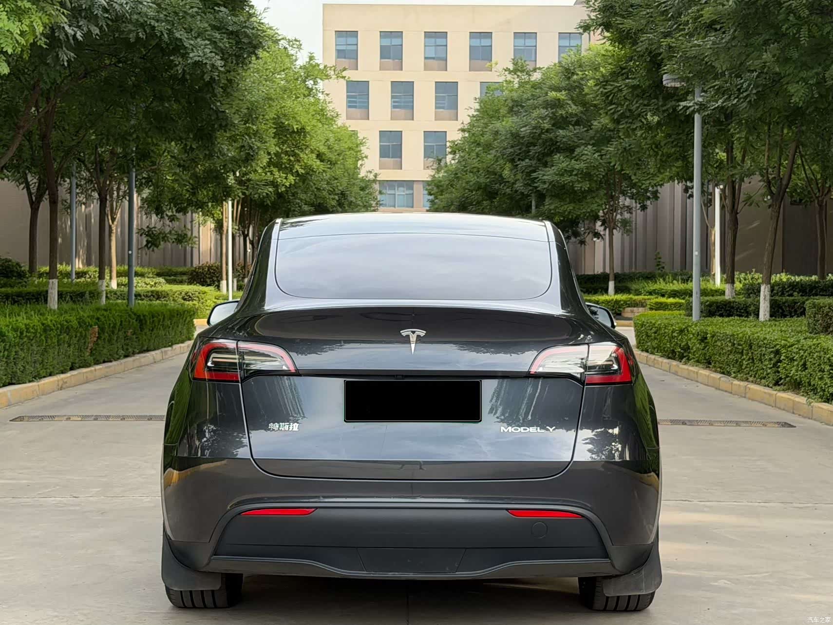Tesla Model Y, 2024 18