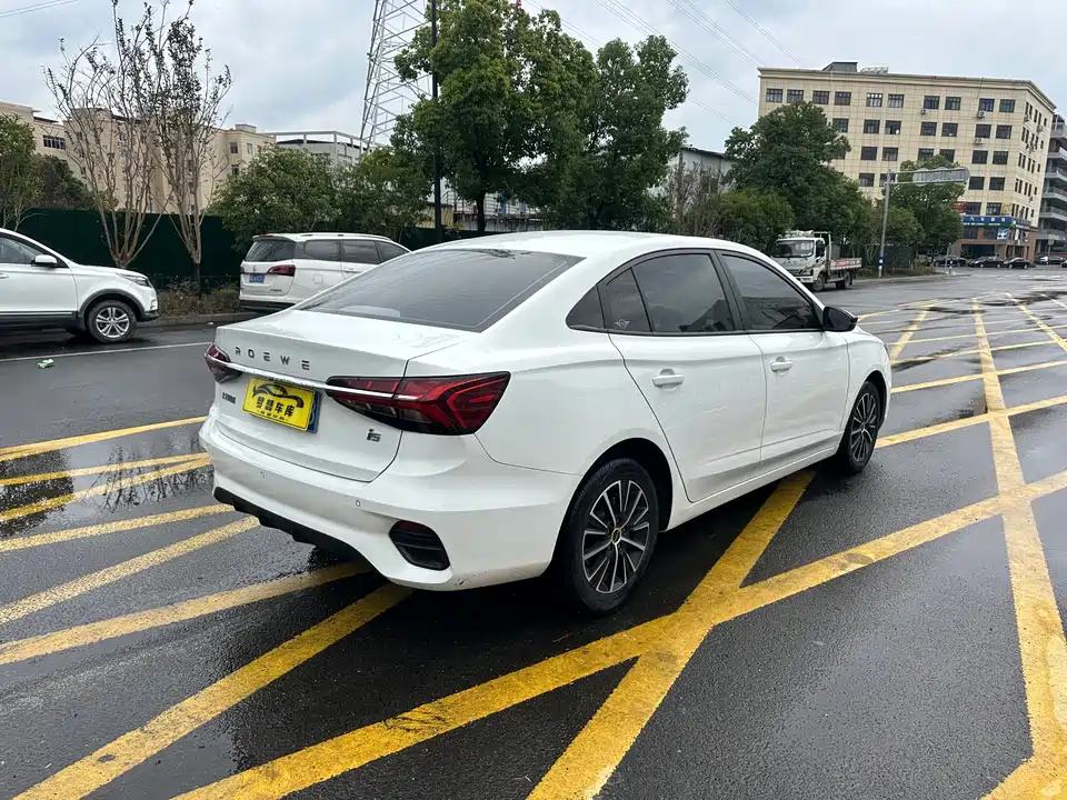 Roewe i5
