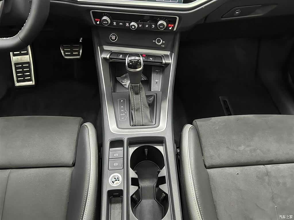 Audi Q3, 2022 все фото
