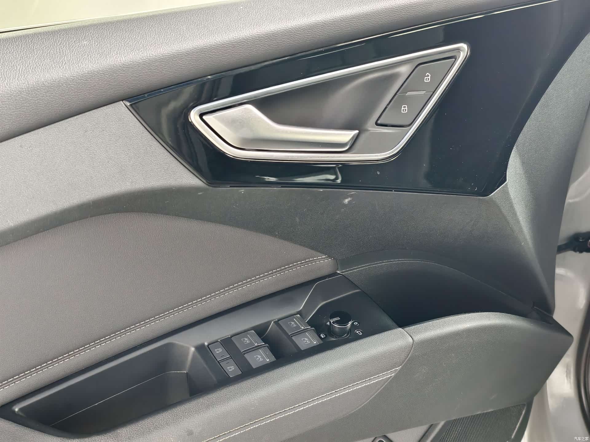 Audi Q4 e-tron, 2022 13
