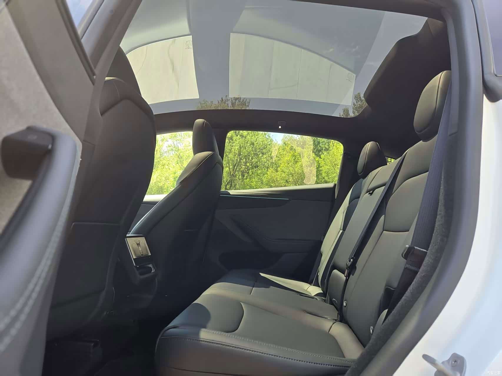 Tesla Model Y, 2026 8