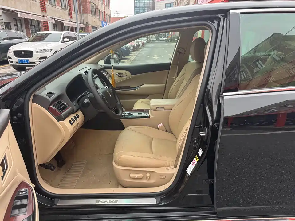 Toyota crown