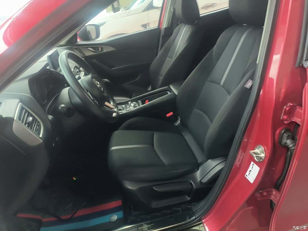 Mazda Mazda3, 2018 15