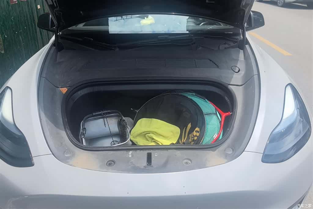 Tesla Model Y, 2023 10