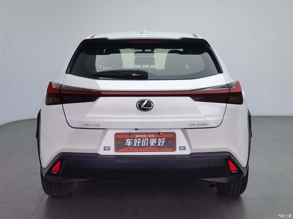 Lexus UX, 2021 4