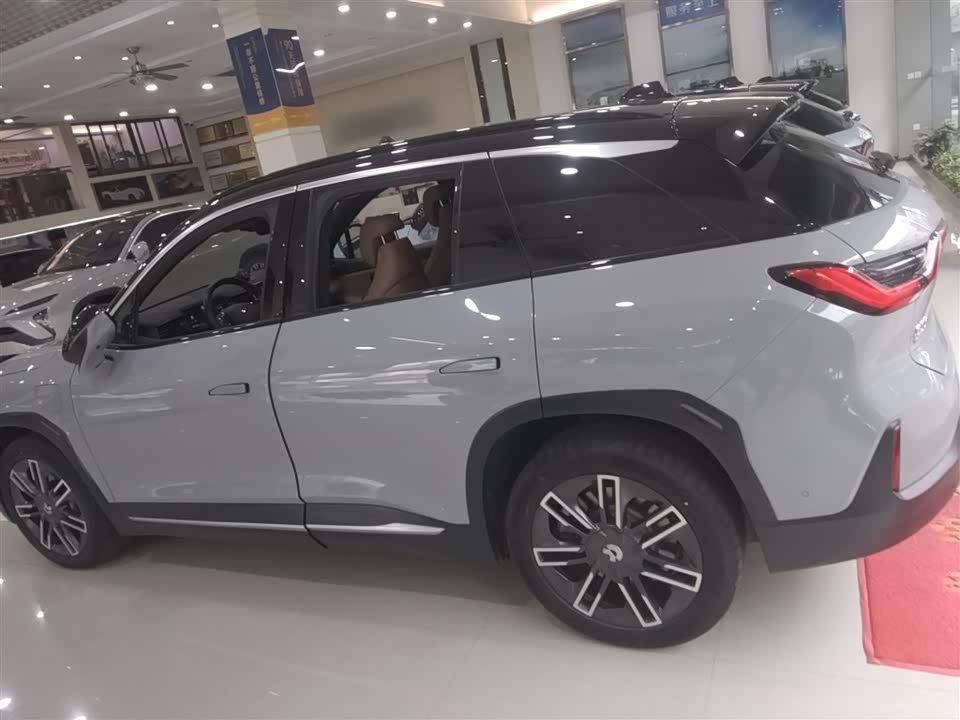 NIO ES6