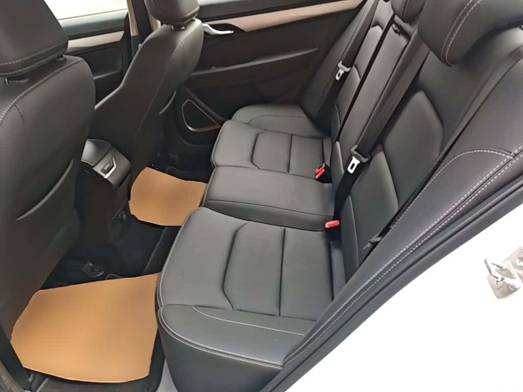 Geely Emgrand, 2018 17